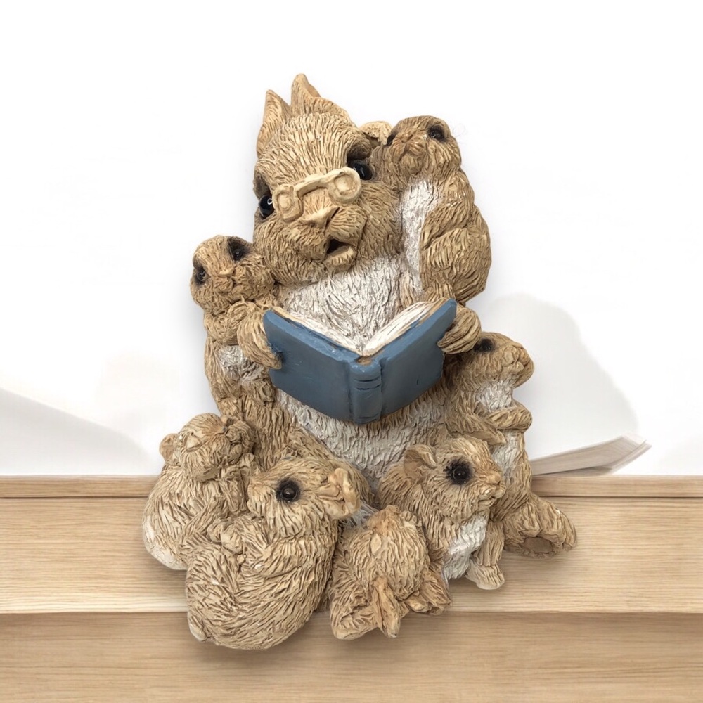 STONE CRITTERS Storyteller Bunny Rabbit & Babies Figurine Reading Library Decor
